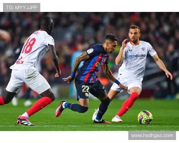 西甲巴萨大胜塞维利亚 莱万梅开二度加维复出闪耀全场