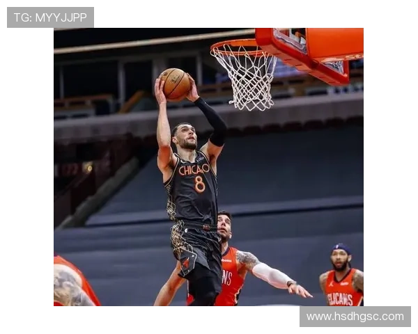 克拉克斯顿半场表现亮眼8投5中贡献12分9篮板4助攻正负值高达20